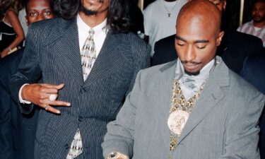 From left: Snoop Doggy Dogg and Tupac Shakur show off their rings