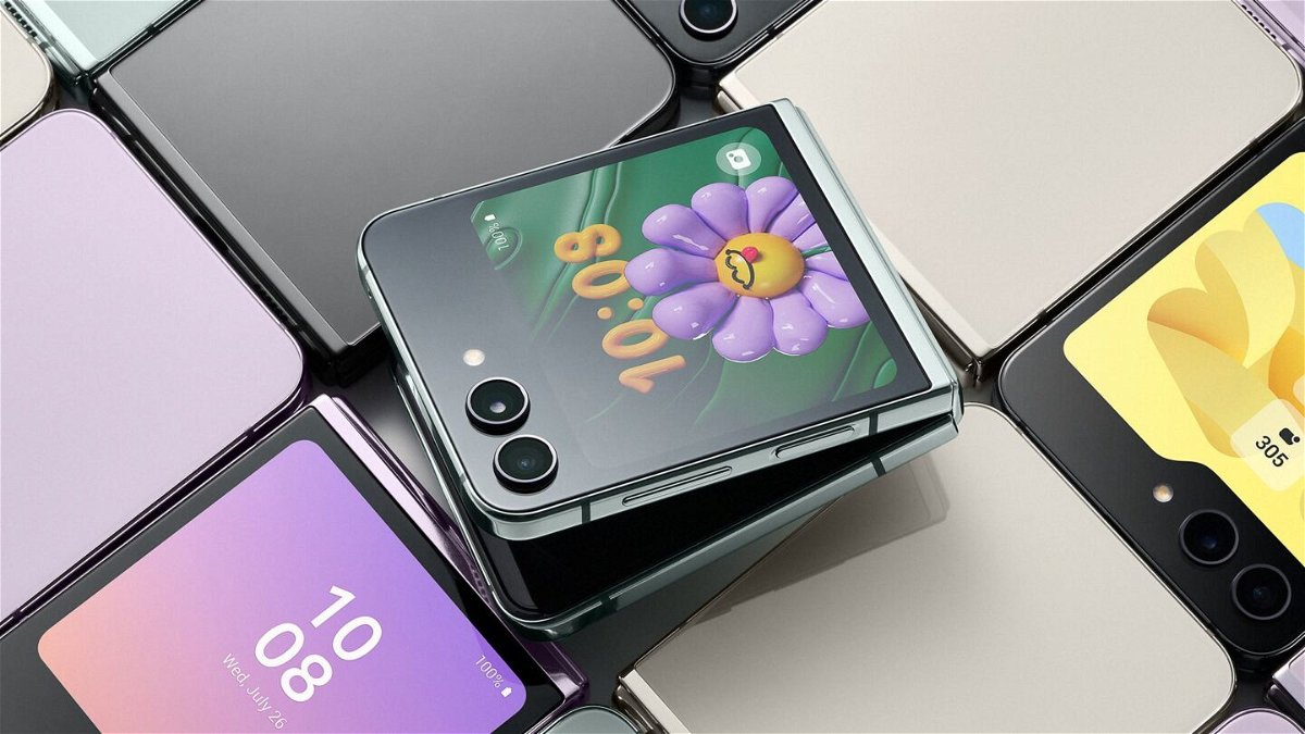 <i>Samsung</i><br/>The 6.7-inch Z Flip5 folds into a 3.4 inch device.