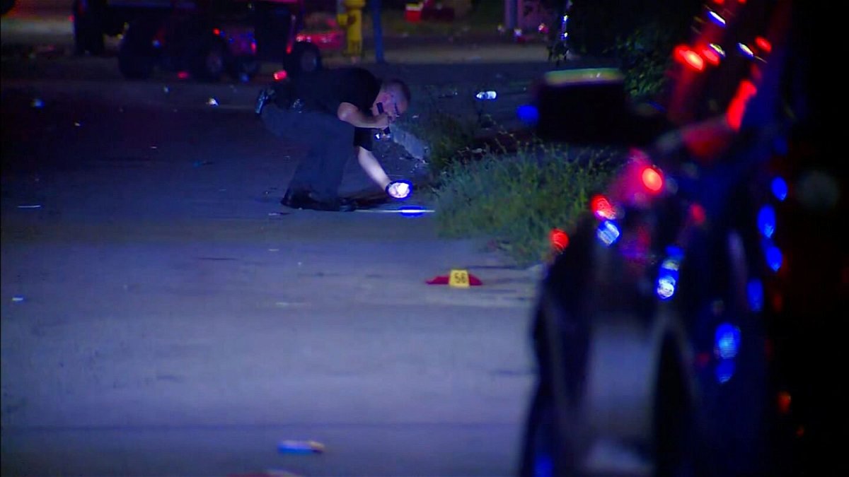 <i>WISH</i><br/>The shooting scene early on July 30 in Muncie