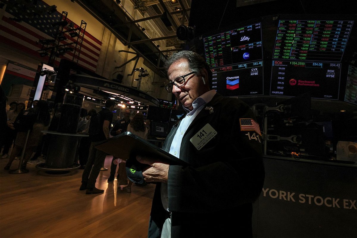 <i>Brendan McDermid/Reuters</i><br/>Traders work on the floor of the New York Stock Exchange (NYSE) in New York City