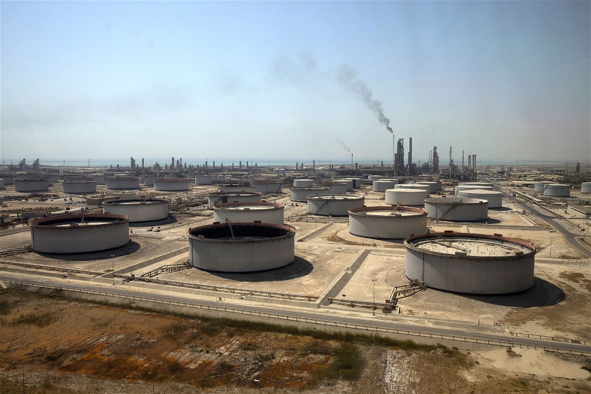 <i>Simon Dawson/Bloomberg/Getty Images</i><br/>Global oil demand is being held back by a slowdown in economic growth