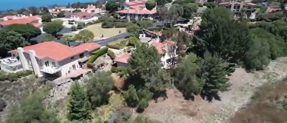 <i></i><br/>Rolling Hills Estates officials declared a state of emergency on Tuesday as the investigation continues into the cause of a slow-moving landslide that has resulted in a dozen homes being deemed uninhabitable.