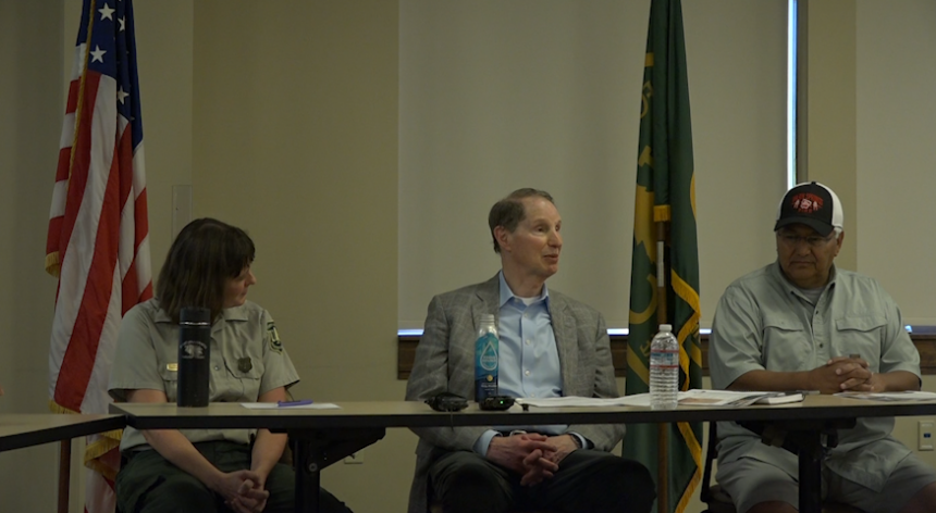 Senator Ron Wyden Visits Bend For Wildfire Briefing With Local Fire ...