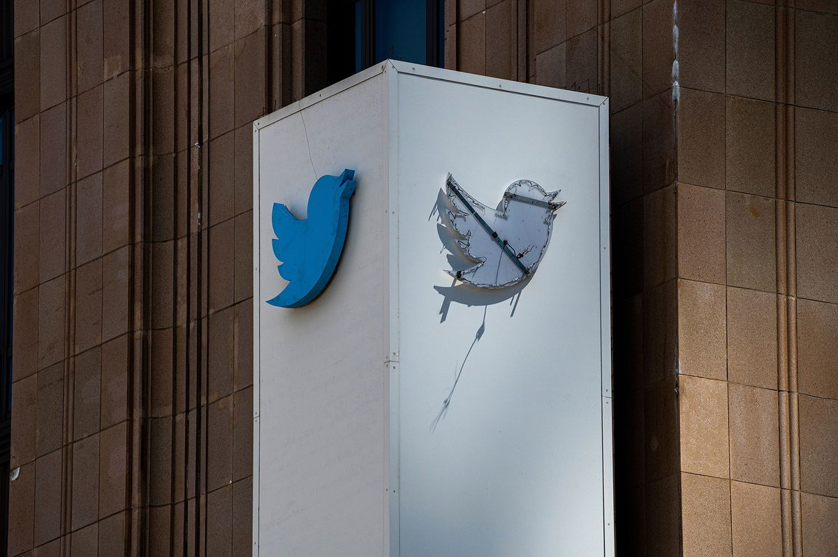 <i>David Paul Morris/Bloomberg/Getty Images</i><br/>A partially removed sign at Twitter headquarters in San Francisco