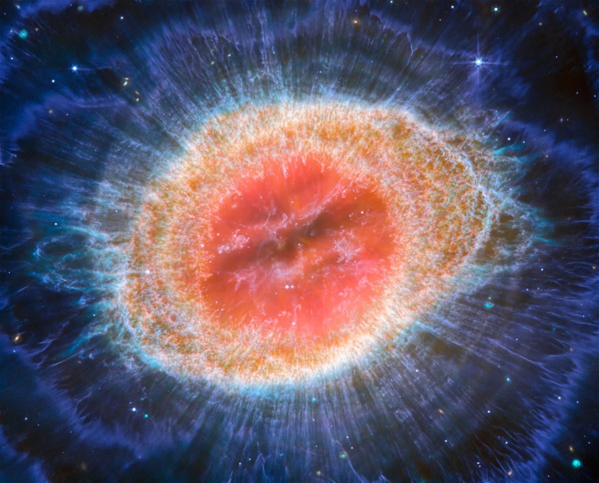 <i>ESA/Webb/NASA/CSA</i><br/>Webb's Mid-InfraRed Instrument shows the hot inner region of the Ring Nebula