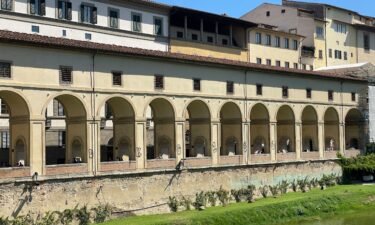 The director of Florence's Uffizi Galleries has called for strong punishment for vandals who sprayed graffiti on historic architecture.