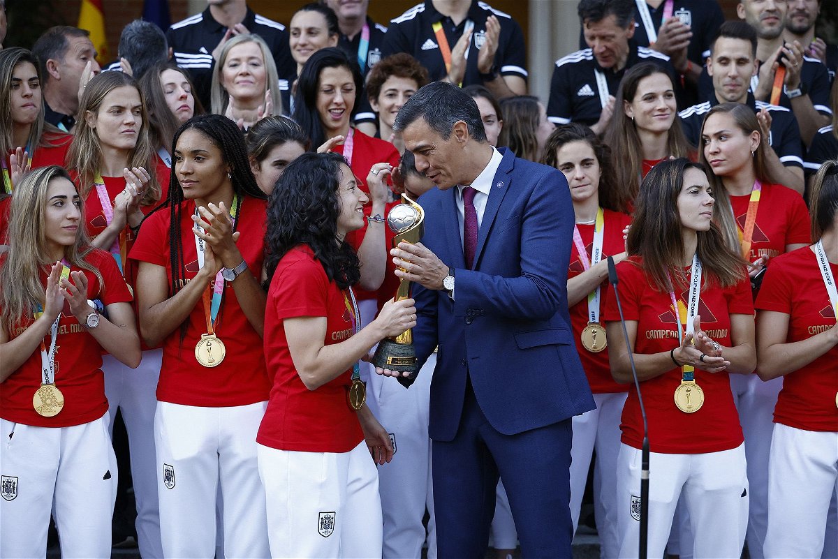 Spanish FA president's kiss on Jennifer Hermoso after Women's World Cup  victory sparks controversy