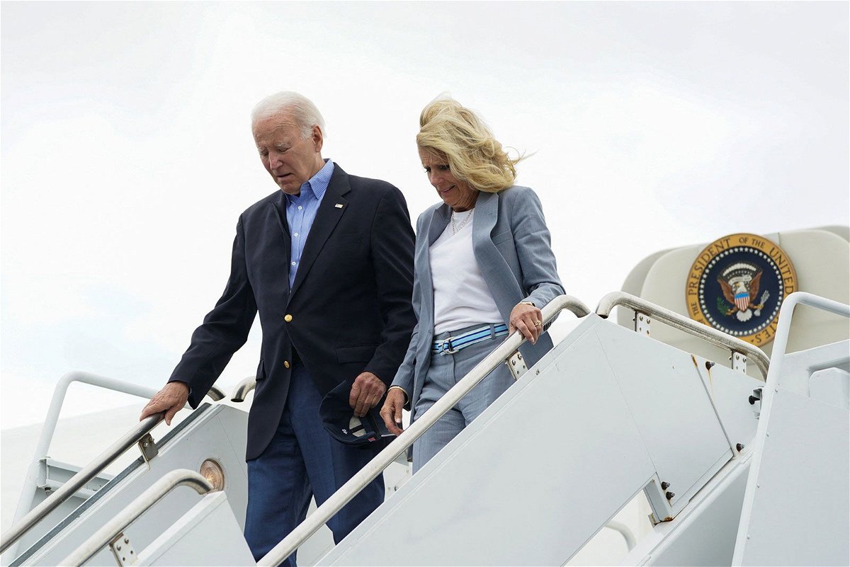 <i>Kevin Lamarque/Reuters</i><br/>U.S. President Joe Biden and first lady Jill Biden arrive at Kahului Airport