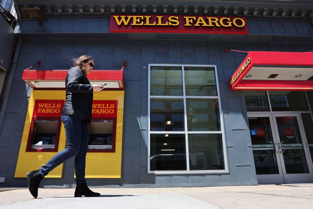 <i>Spencer Platt/Getty Images</i><br/>Wells Fargo is dealing with a technical issue that has resulted in customers reporting that their direct deposits had disappeared from their bank accounts.