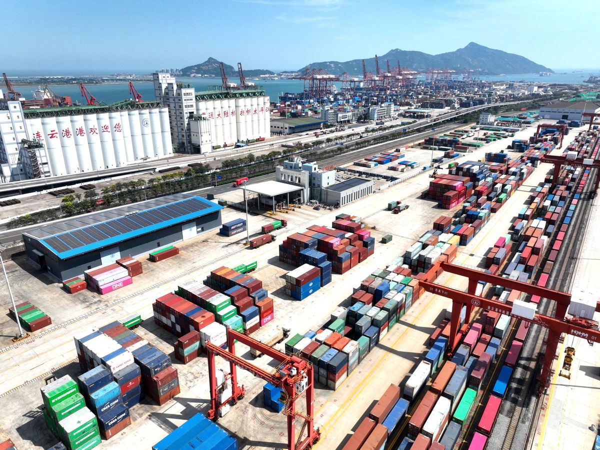 <i>CFOTO/Future Publishing/Getty Images</i><br/>Large machinery loads containers at the China-Kazakhstan (Lianyungang) logistics Cooperation base in Lianyungang