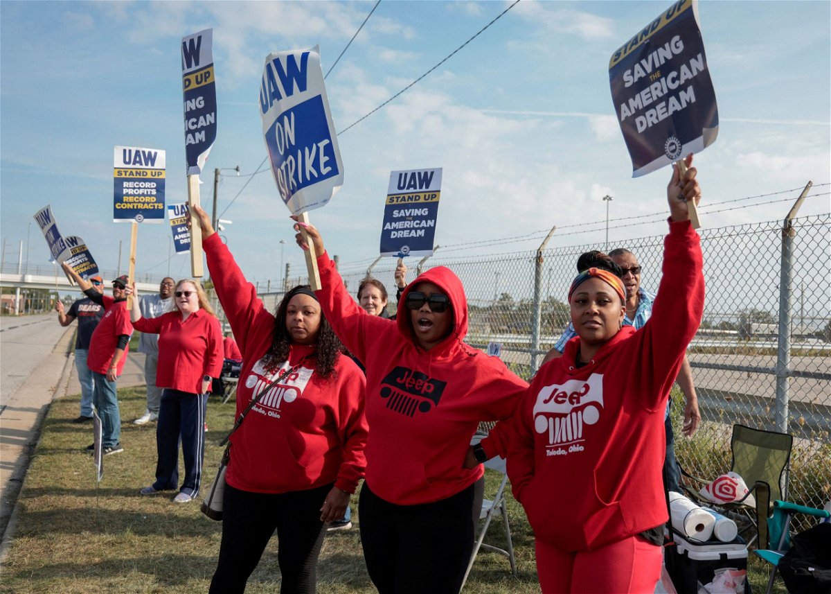 <i>Rebecca Cook/Reuters</i><br/>Striking United Auto Workers members picket outside the Stellantis Jeep Plant in Toledo