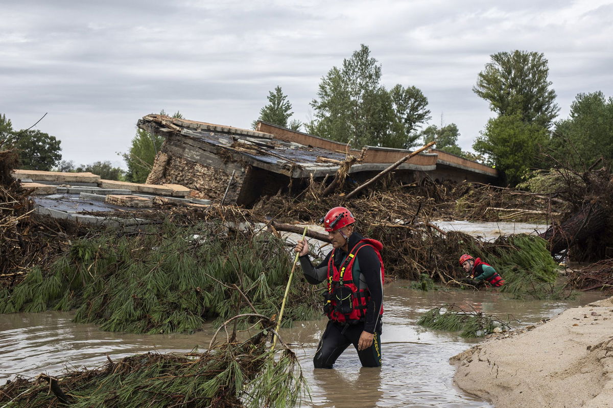 <i>Diego Radamés/Europa Press/AP</i><br/>Vehicles lie piled up after flooding caused by Storm Dana