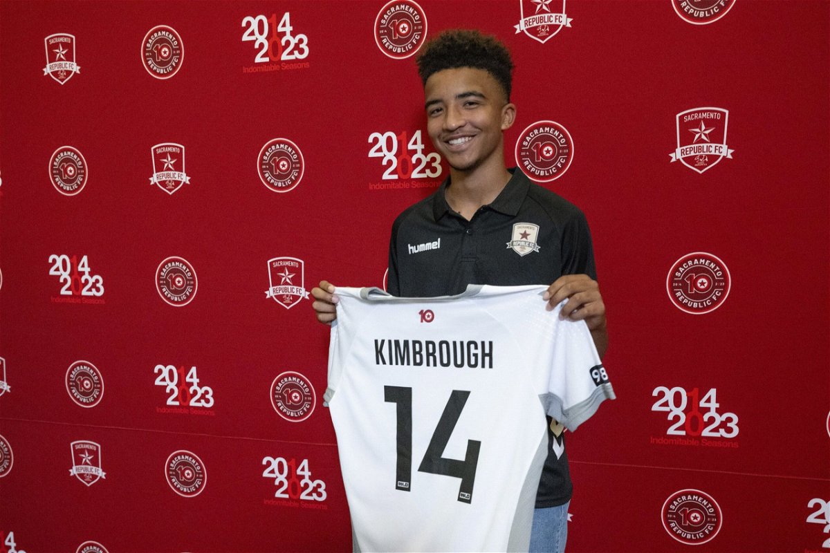 <i>Paul Kitagaki Jr./The Sacramento Bee/AP/File</i><br/>Da'vian Kimbrough holds up his jersey after signing a contract with the Sacramento Republic.