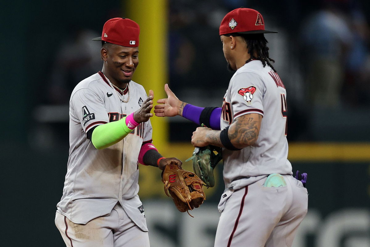 <i>Tony Gutierrez/AP</i><br/>Arizona Diamondbacks' Ketel Marte hits a two-run single against the Texas Rangers during the eighth inning in Game 2.