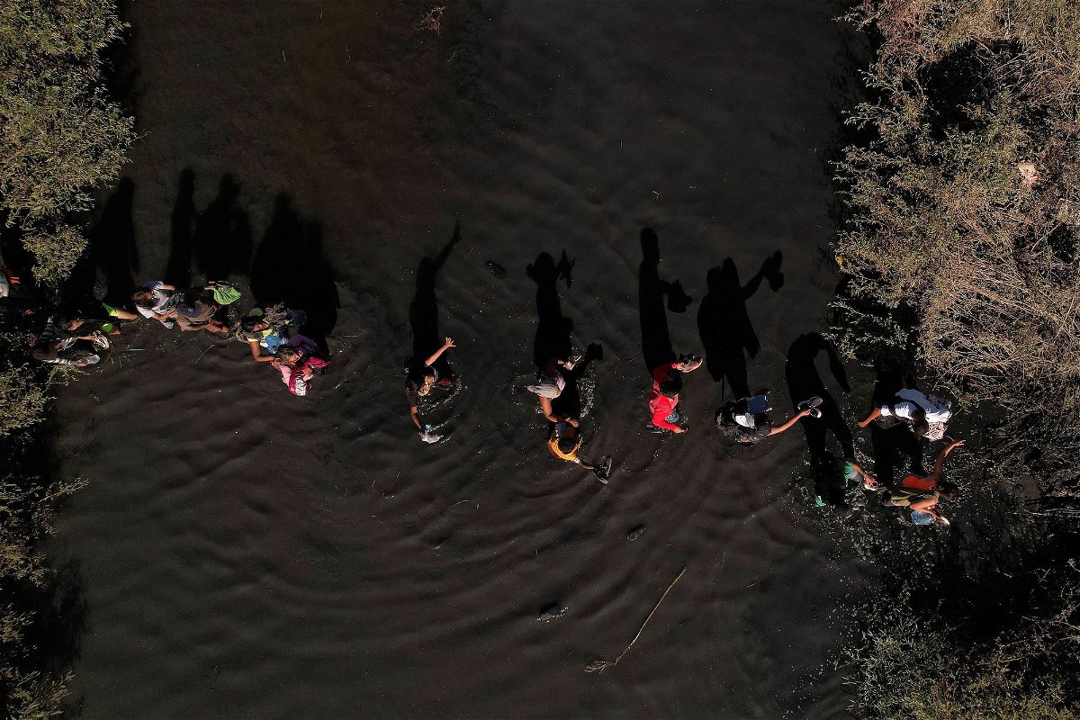 <i>Jose Luis Gonzalez/Reuters</i><br/>Migrants