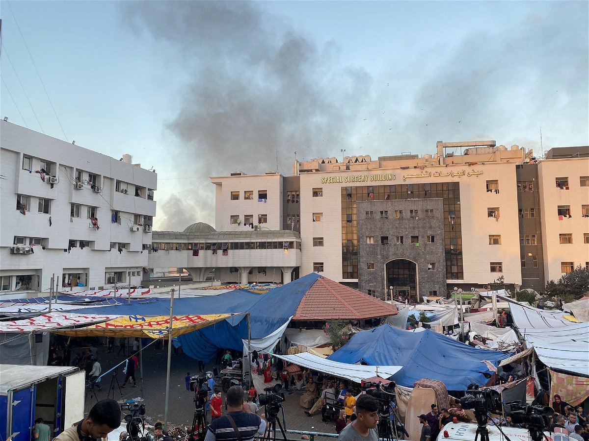 <i>Doaa Rouqa/Reuters</i><br/>Smoke rises as displaced Palestinians take shelter at Al-Shifa hospital