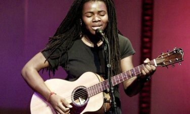 Tracy Chapman performing in New York in 2001. Chapman continues to make history with her 1988 hit “Fast Car” after winning song of the year at Wednesday’s Country Music Awards.