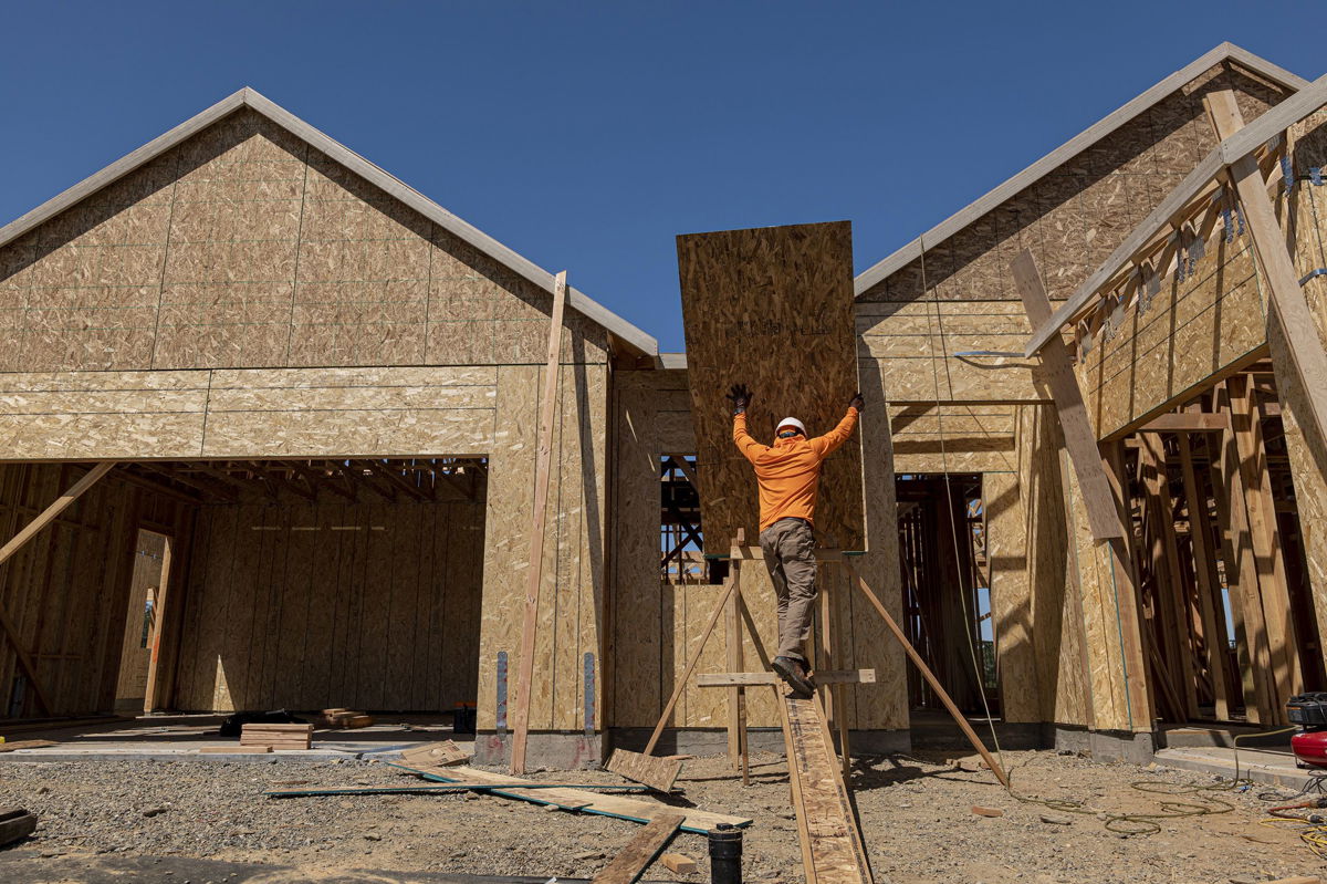 <i>David Paul Morris/Bloomberg/Getty Images</i><br/>Higher short-term interest rates have hit builders and developers
