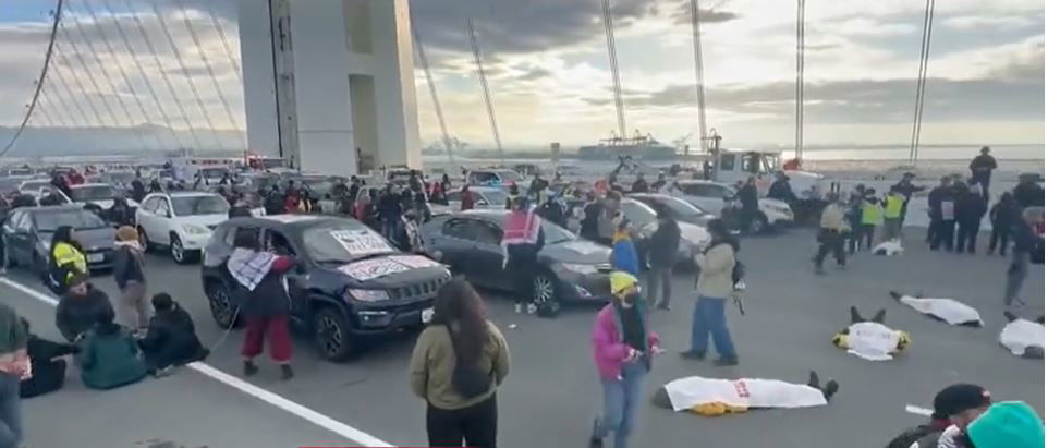 <i></i><br/>Pro-Palestinian protesters blocked the westbound Bay Bridge for hours and dozens were arrested.