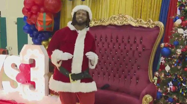 <i></i><br/>Buffalo Bills safety Damar Hamlin dresses up as Santa during his annual toy drive.