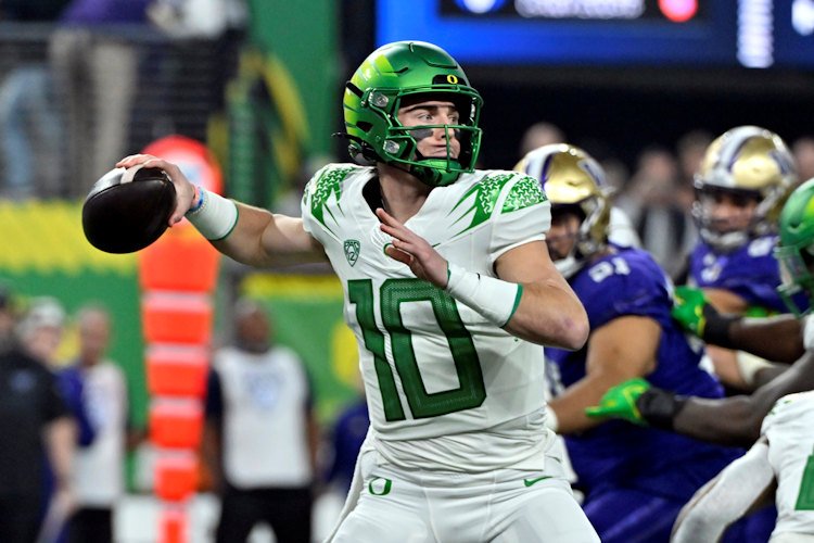 Oregon quarterback Bo Nix looks to pass against Washington during the first half of the Pac-12 championship NCAA college football game Friday in Las Vegas