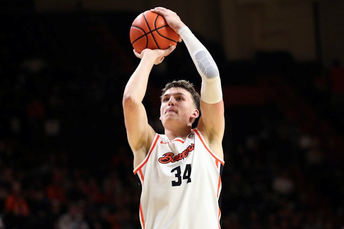 Oregon State forward Tyler Bilodeau shoots against Southern California during the first half of an NCAA college basketball game Saturday in Corvallis