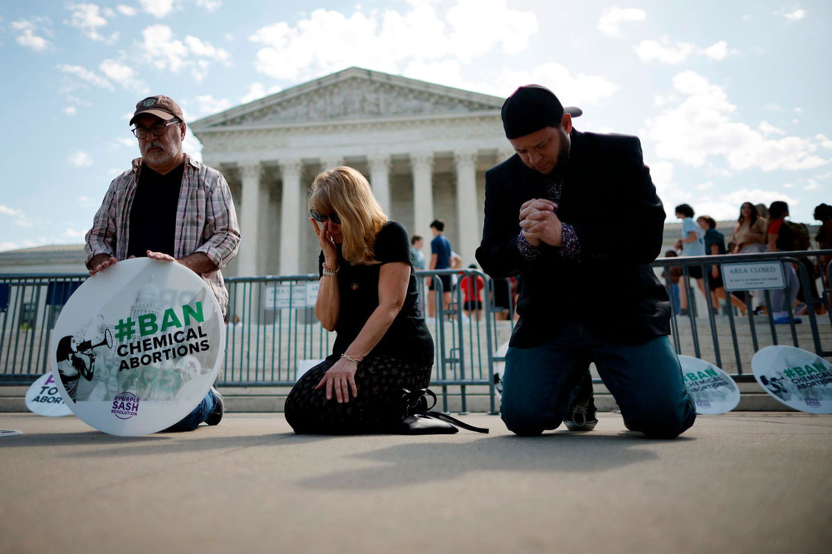 <i>Chip Somodevilla/Getty Images</i><br/>(L-R) Rev. Pat Mahoney