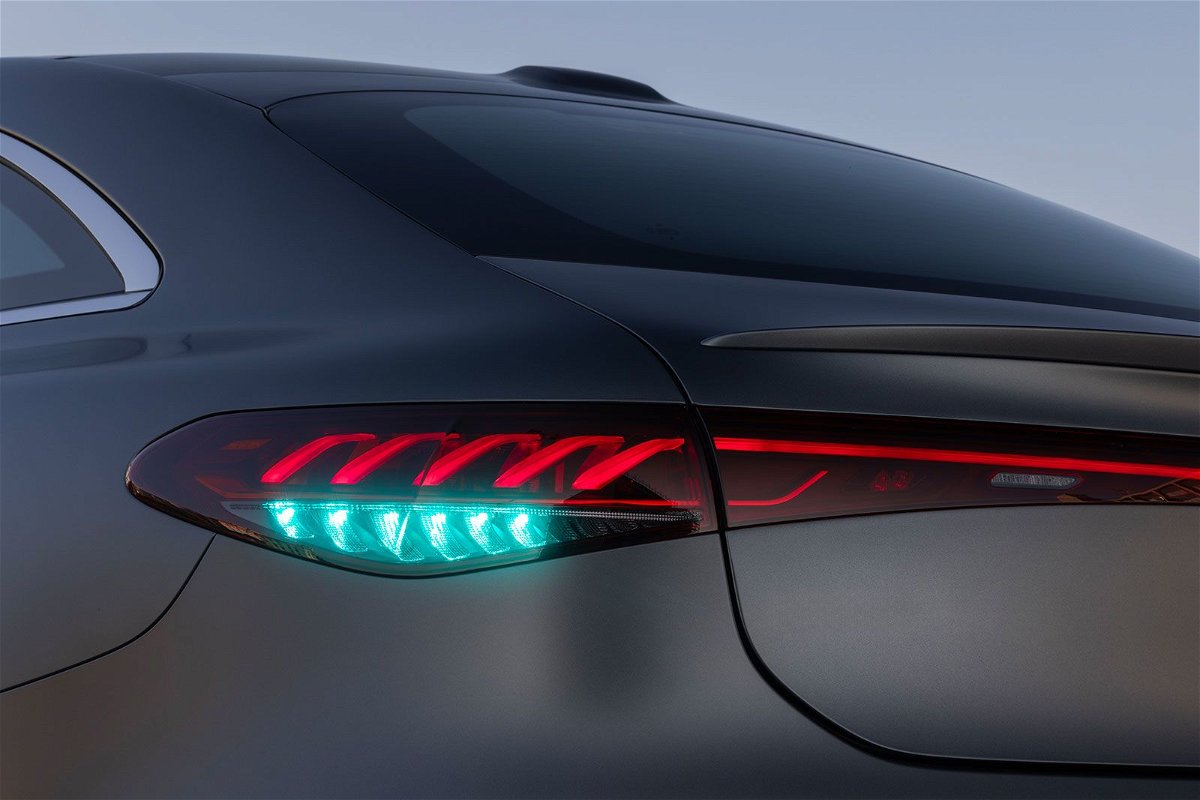 <i>Courtesy Mercedes-Benz Group</i><br/>Mercedes-Benz has developed special turquoise colored Automated Driving Marker Lights