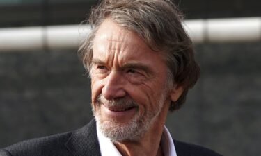 Manchester United announced Sunday that British petrochemical billionaire Sir Jim Ratcliffe purchased a 25% stake in the famed English Premier League soccer club.