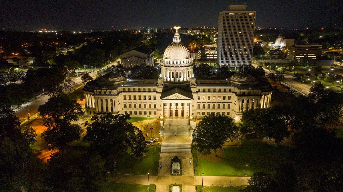 <i>Steve Helber/AP/FILE</i><br/>The Mississippi State Capitol is illuminated in Jackson in September 2022.  A federal court of appeals has delayed the creation of a state-run court system in Jackson.