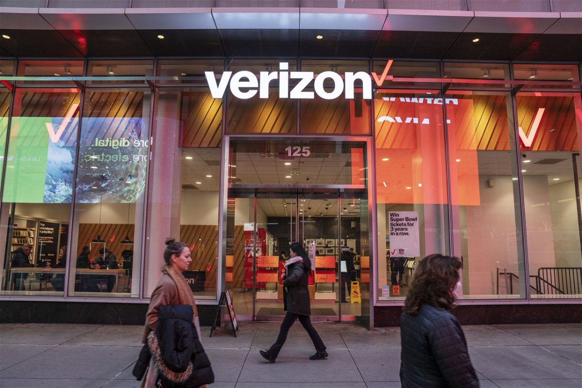 <i>Victor J. Blue/Bloomberg/Getty Images</i><br/>A Verizon store in New York in a 2023 photo.