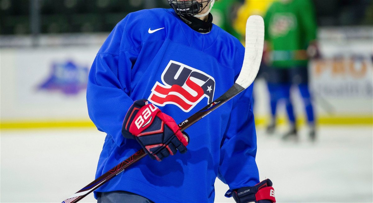 <i>Christopher Mast/Icon Sportswire/AP</i><br/>USA Hockey will require all junior players to wear a neck guard starting in August.