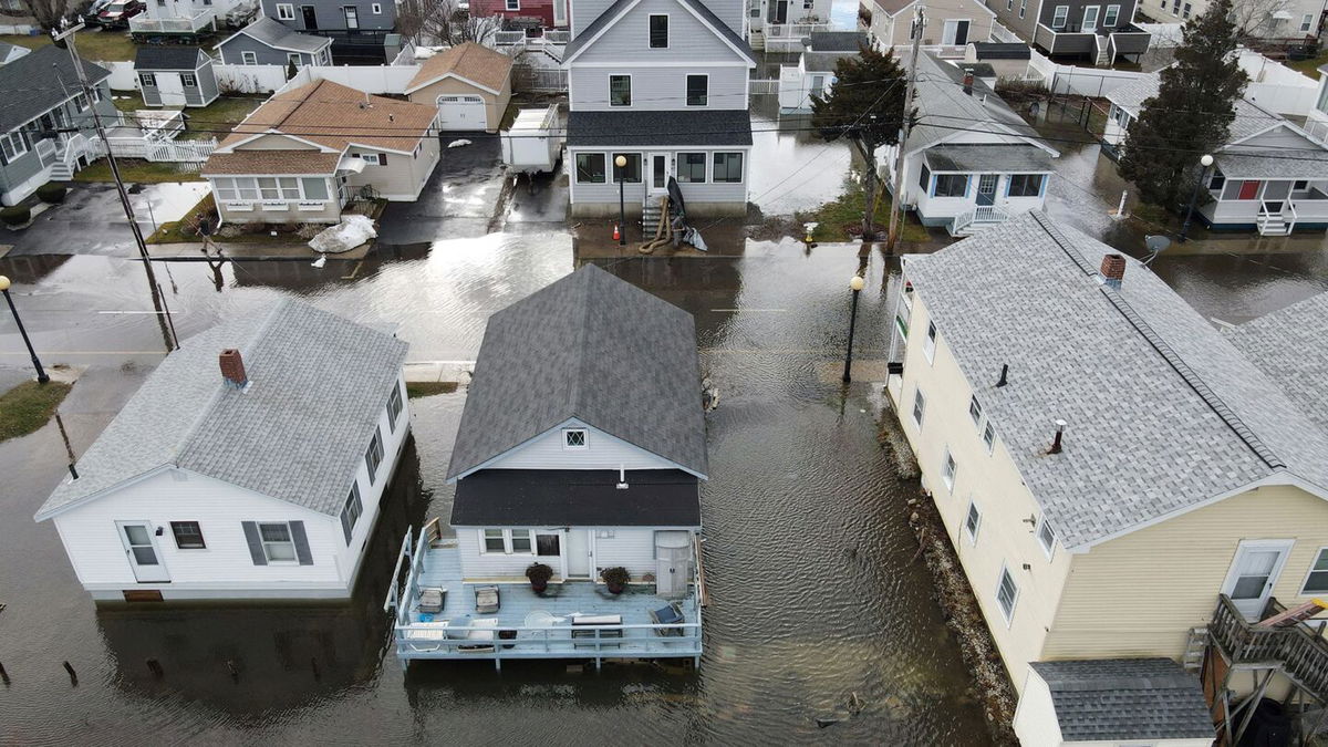 <i>Joe Raedle/Getty Images</i><br/>Makatla Ritchter wades through flood waters in Tarpon Springs