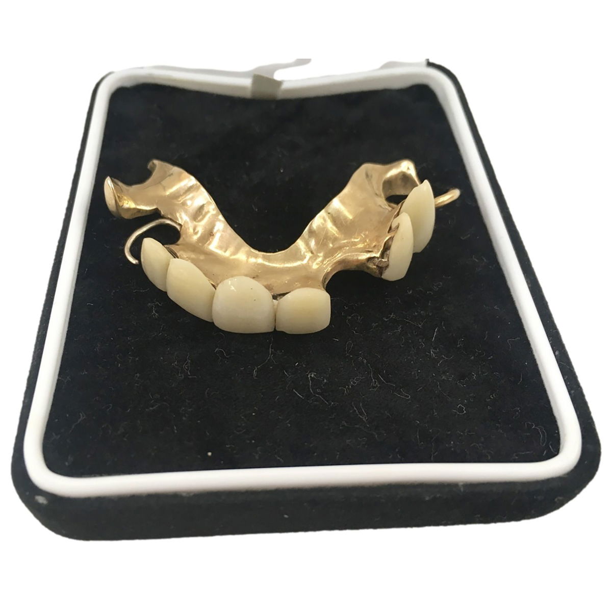 <i>The Cotswold Auction Company</i><br/>Winston Churchill always wore a set of false teeth.
