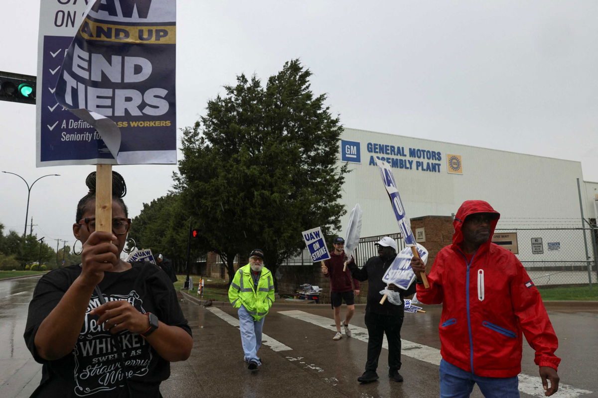 <i>James Breeden/Reuters</i><br/>United Auto Workers union members strike at a General Motors assembly plant in Arlington