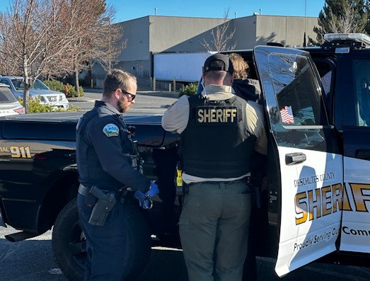 Central Oregon drug agents detain suspect after alleged parking lot drug sale