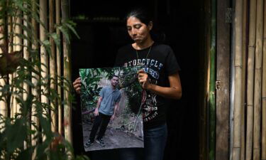 Salvadorean Sandra Hernandez with a picture of her husband Jose Dimas Medrano