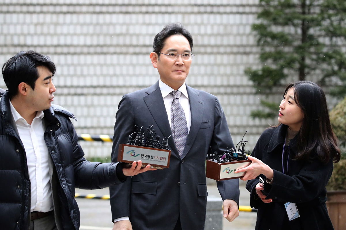 <i>Chung Sung-Jun/Getty Images</i><br/>Samsung Electronics boss Lee Jae-yong arrives at the Seoul Central District Court on February 5. Lee Jae-yong was found not guilty by a Seoul court on Monday on charges of stock manipulation and accounting fraud.
