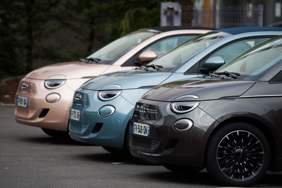 <i>Nathan Laine/Bloomberg/Getty Images</i><br/>Fiat 500e electric automobiles outside a Fiat showroom in Paris.