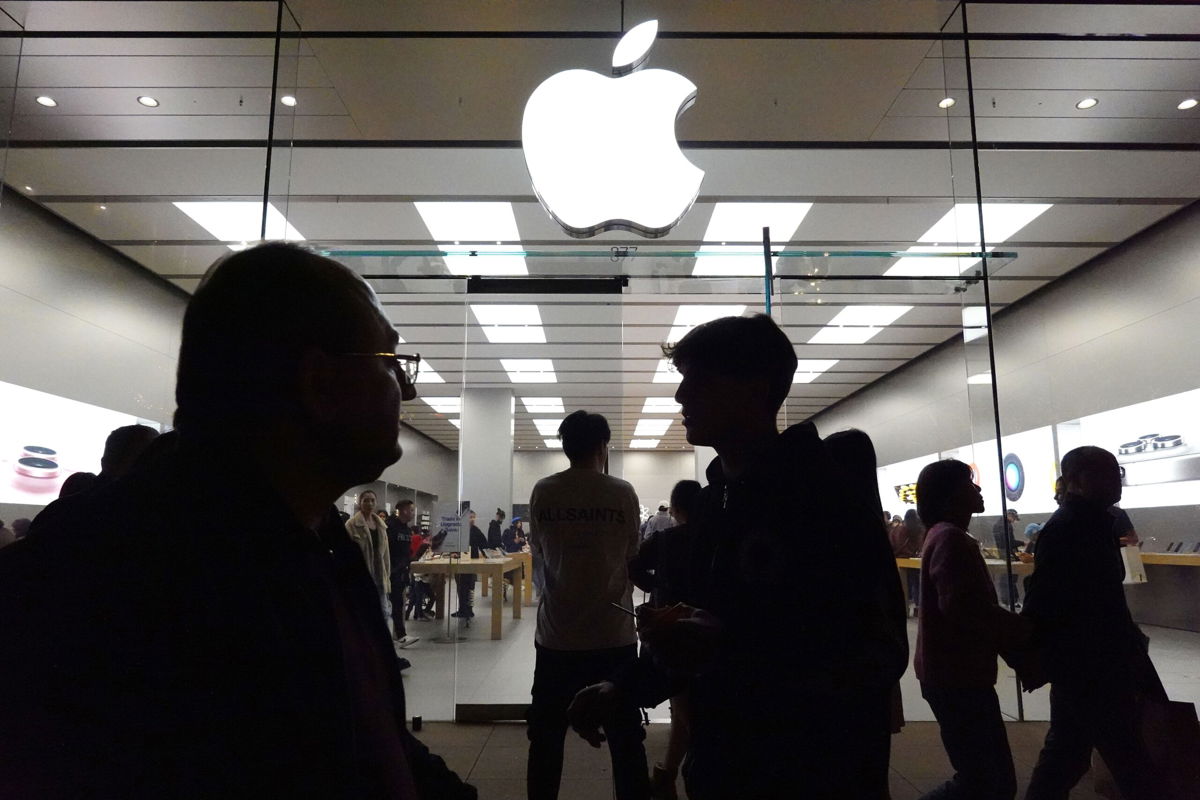 <i>Mario Tama/Getty Images</i><br/>People walk past the Apple store in the Americana at Brand shopping center on the day after Christmas on December 26