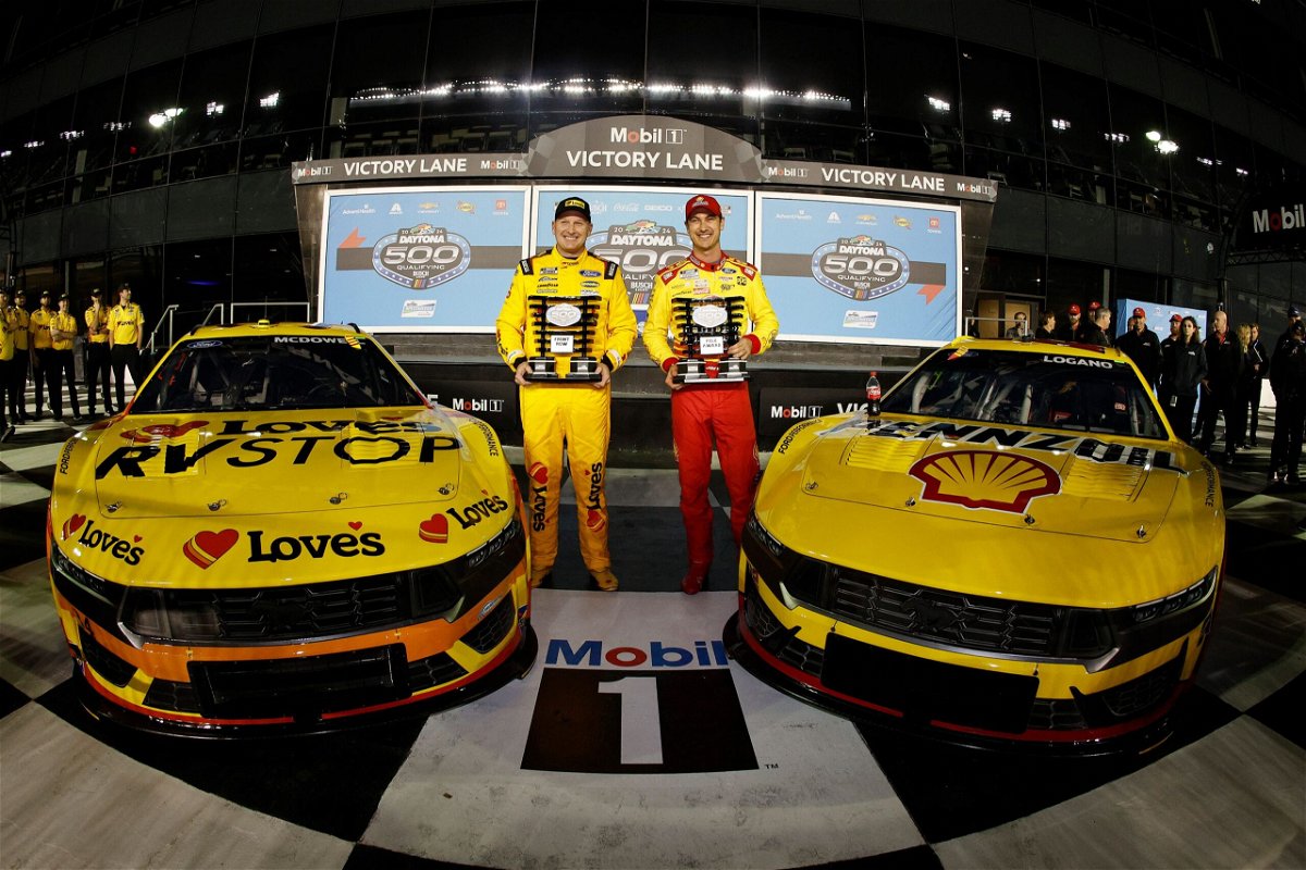 <i>Sean Gardner/Getty Images</i><br/>Michael McDowell (left) and Joey Logano will start on the front row for the 500.