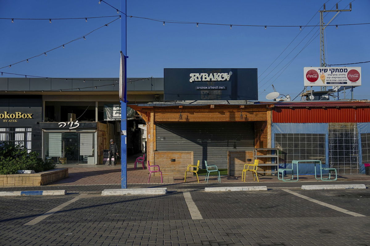 <i>Ariel Schalit/AP</i><br/>Businesses closed in the Israeli city of Sderot due to the Israel-Hamas war