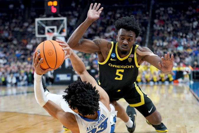 Creighton's Trey Alexander (23) pulls in a loose ball against Oregon's Jermaine Couisnard (5) during the first half of Saturday night's game in the second round of the NCAA men's tournament in Pittsburgh. 