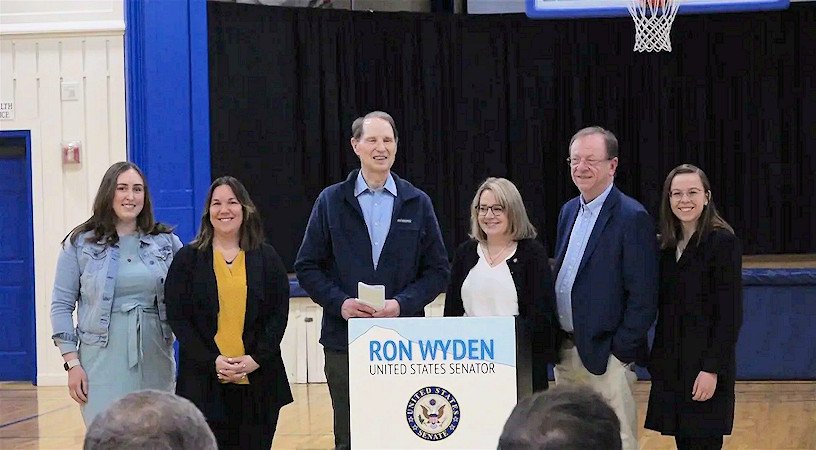 Senator Ron Wyden Bend news conference child tax credit 3-26