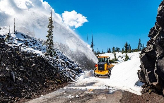 A snow blower clearing McKenzie Pass in 2023