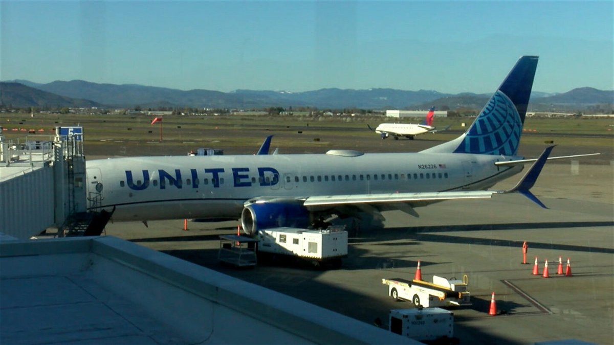 <i>KDRV via CNN Newsource</i><br/>A United aircraft that landed in Medford