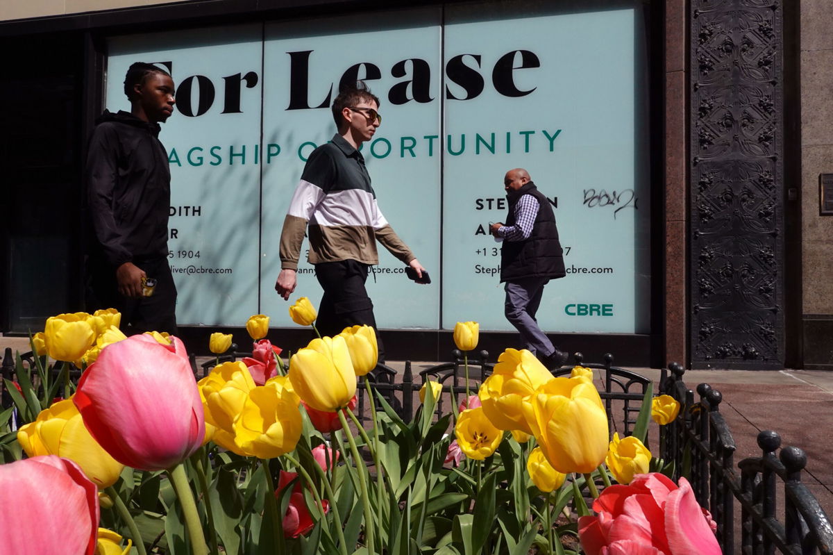 <i>Scott Olson/Getty Images/File via CNN Newsource</i><br/>A sign advertises vacant retail space for lease in Chicago