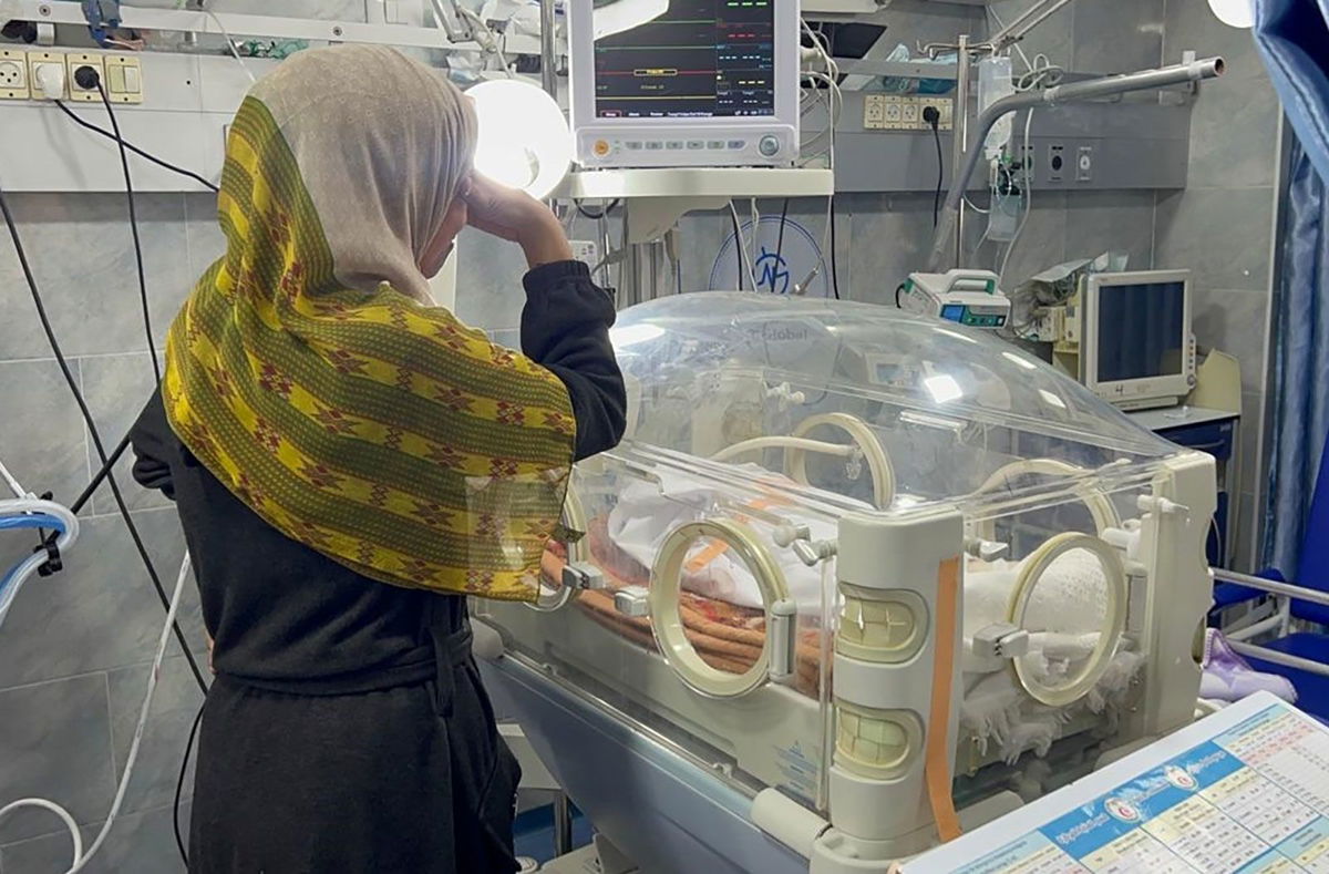 <i>Mousa Salem/Anadolu/Getty Images via CNN Newsource</i><br/>A mother cries for her baby in front of an incubator