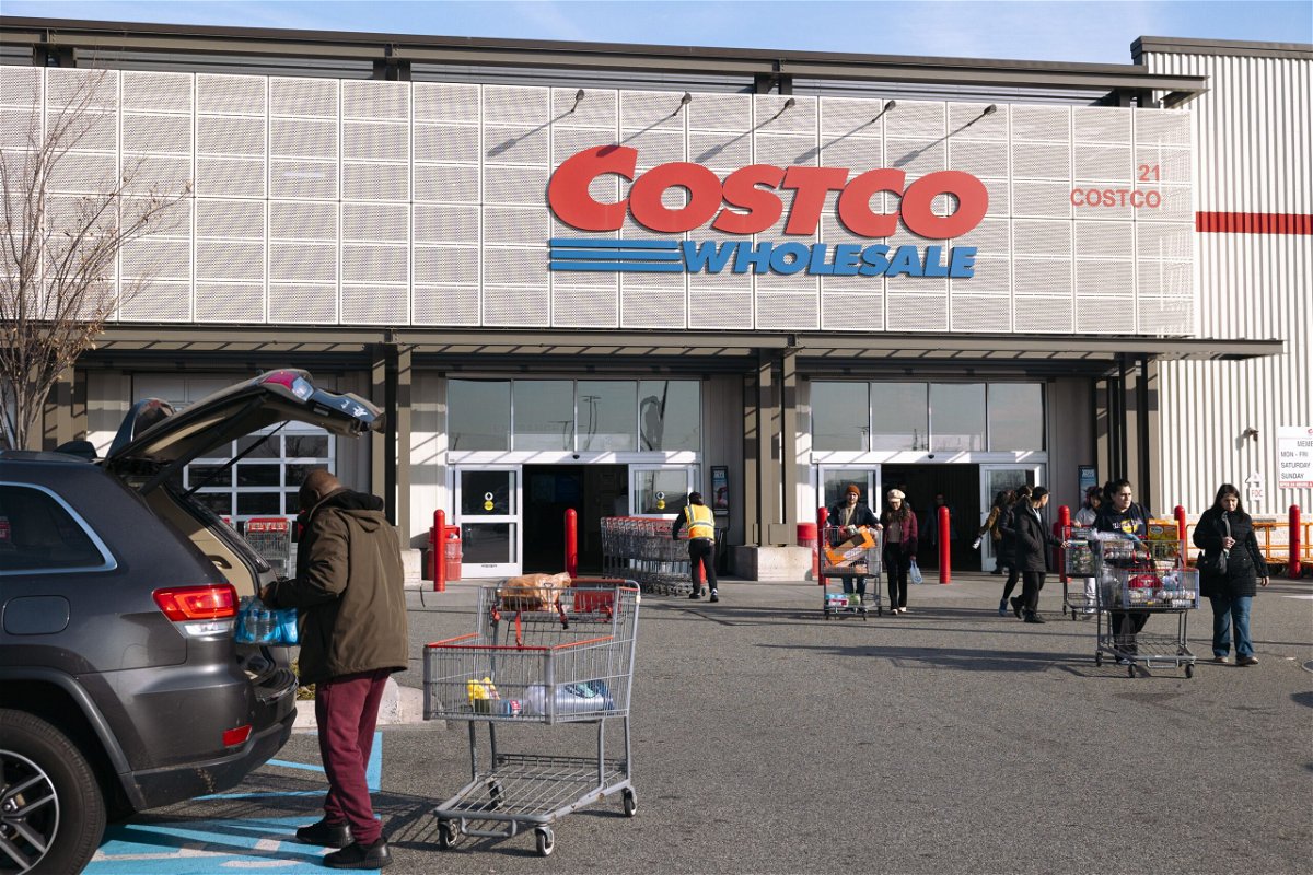 <i>Angus Mordant/Bloomberg/Getty Images via CNN Newsource</i><br/>Shoppers outside a Costco store in Bayonne