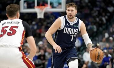 Another dominant Dončić display lifted the Mavericks over the Heat .